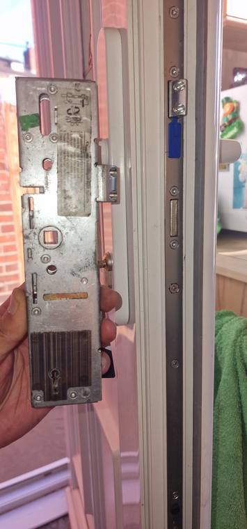 uPVC gearbox with the lock built in — TX Locks, Bradford and West Yorkshire